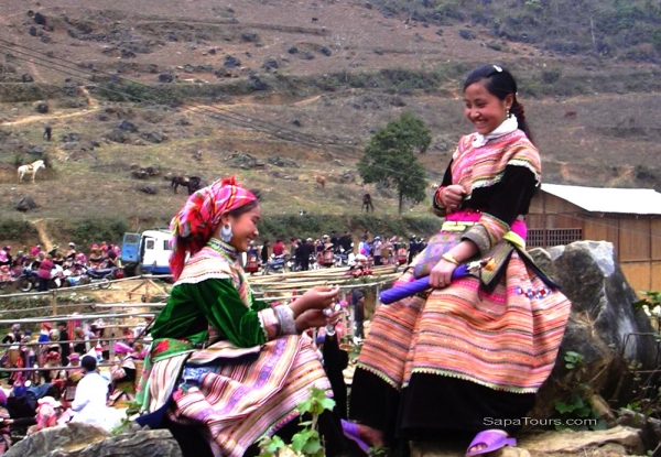 SAPA - BAC HA MARKET (TRAIN - HOTEL)