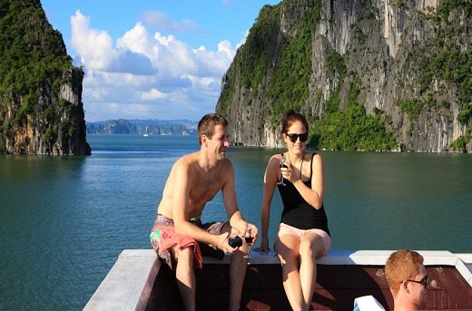 Hanoi – Halong Bay couple retreat package 4days/3nights ( 2 nights in Hanoi, 1 night in Halong Bay)